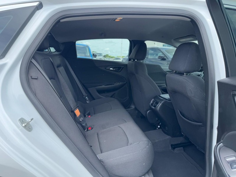 Chevrolet Malibu Vehicle Image 09