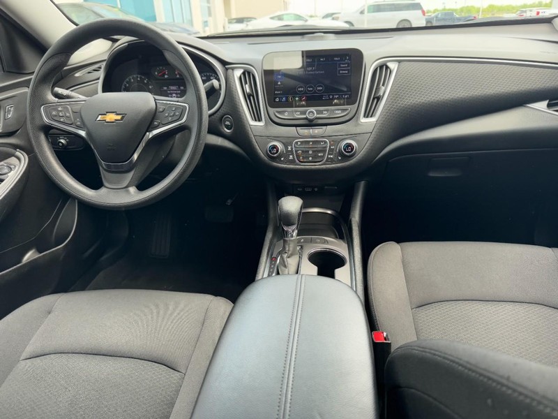 Chevrolet Malibu Vehicle Image 10