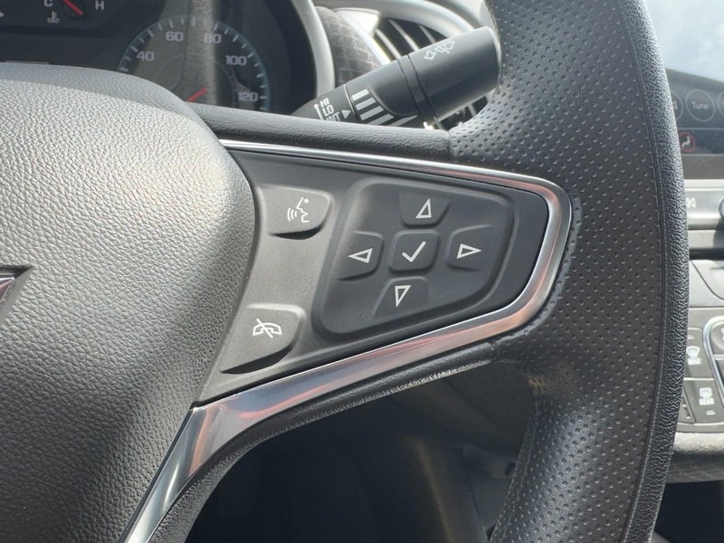 Chevrolet Malibu Vehicle Image 16