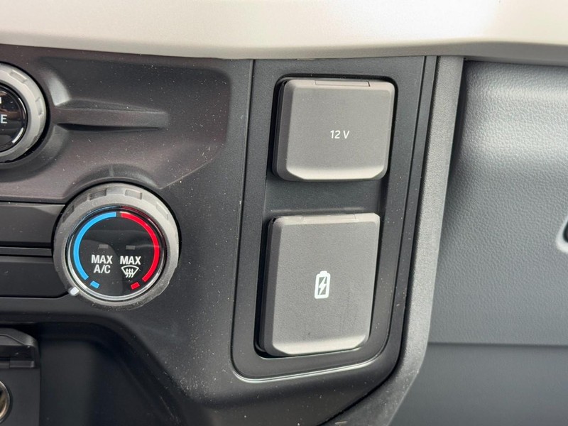 Ford Super Duty F-250 SRW Vehicle Full-screen Gallery Image 13