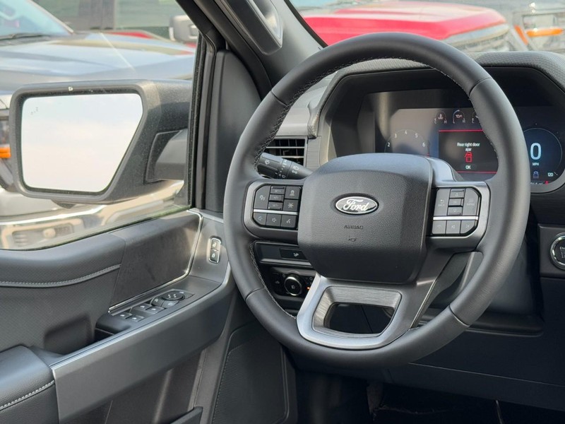 Ford F-150 Vehicle Full-screen Gallery Image 7