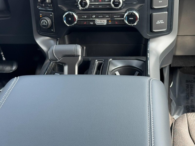 Ford F-150 Vehicle Full-screen Gallery Image 9