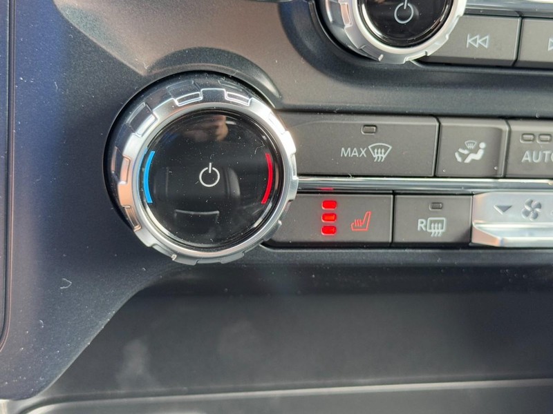 Ford F-150 Vehicle Full-screen Gallery Image 12