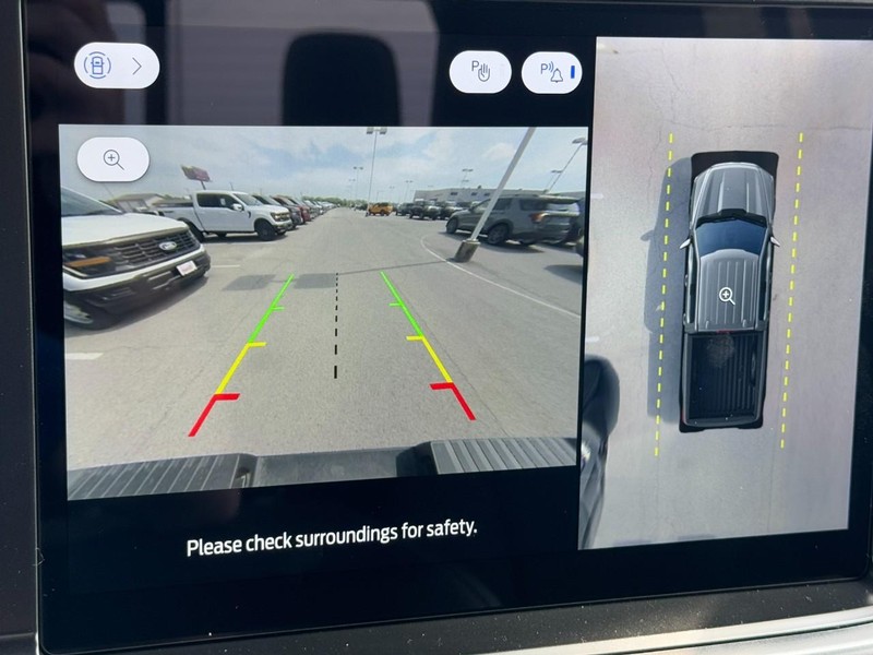 Ford F-150 Vehicle Full-screen Gallery Image 15