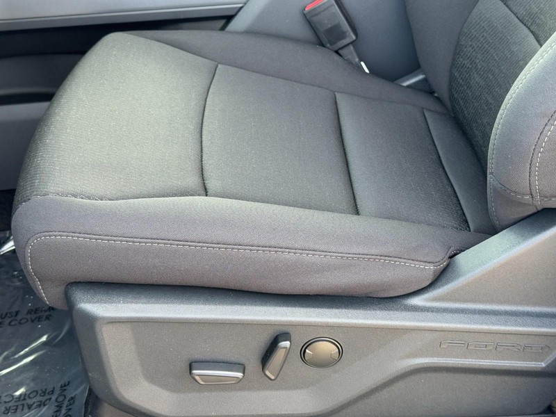 Ford F-150 Vehicle Full-screen Gallery Image 16