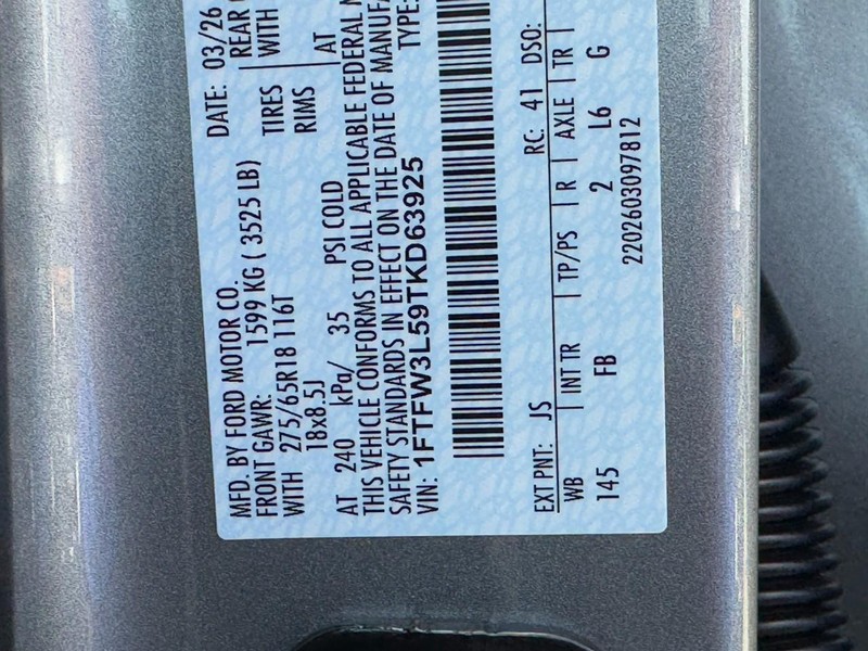 Ford F-150 Vehicle Full-screen Gallery Image 17