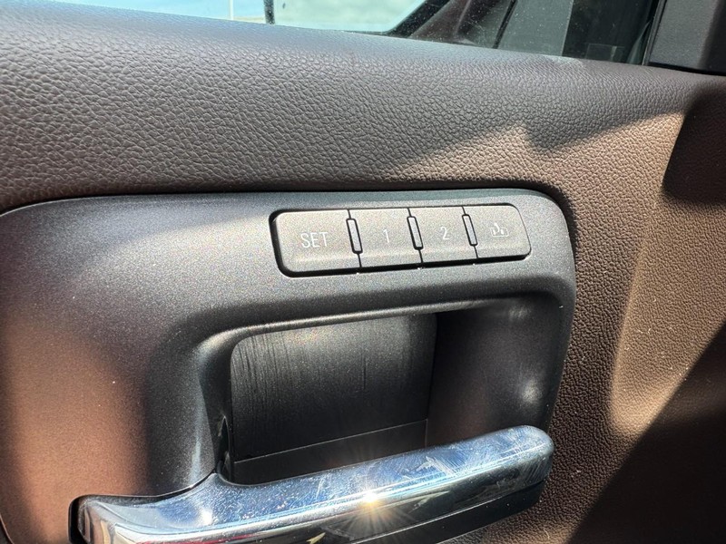 Chevrolet Silverado 1500 Vehicle Image 16