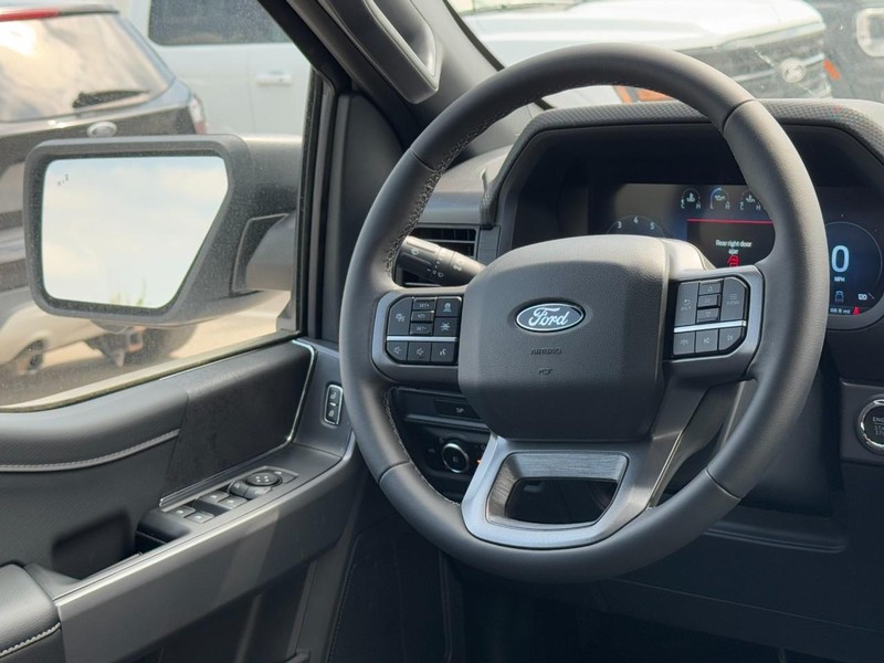 Ford F-150 Vehicle Full-screen Gallery Image 7