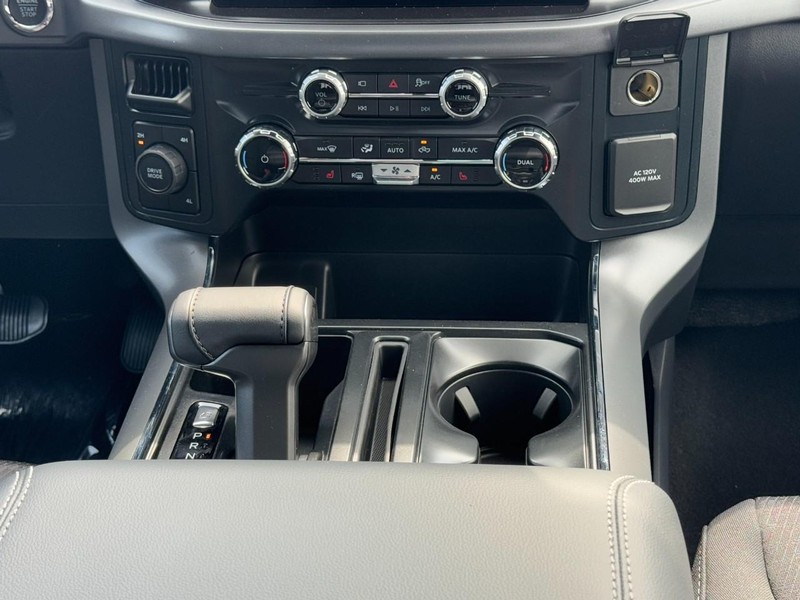 Ford F-150 Vehicle Full-screen Gallery Image 9