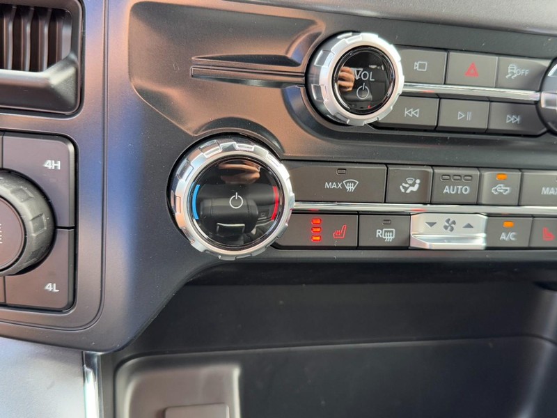 Ford F-150 Vehicle Full-screen Gallery Image 12