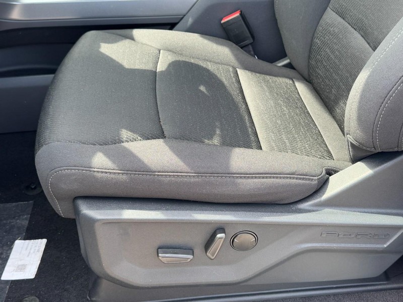 Ford F-150 Vehicle Full-screen Gallery Image 16