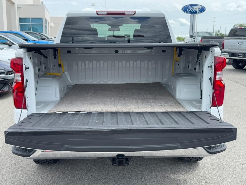 Chevrolet Silverado 1500 Vehicle Full-screen Gallery Image 05