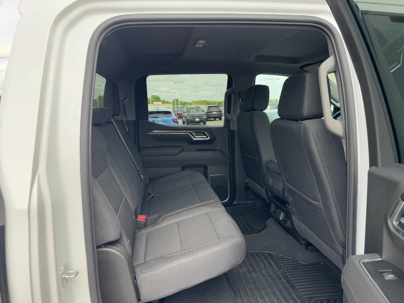 Chevrolet Silverado 1500 Vehicle Full-screen Gallery Image 10