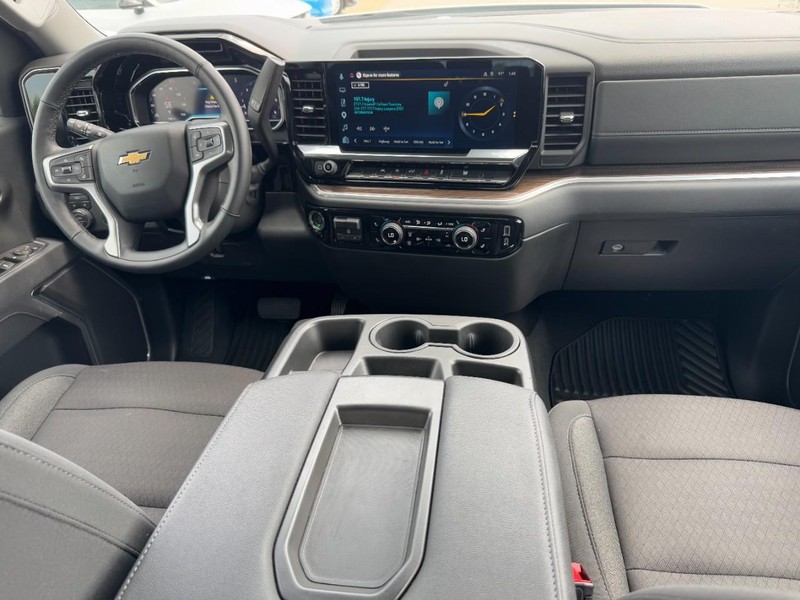 Chevrolet Silverado 1500 Vehicle Full-screen Gallery Image 11