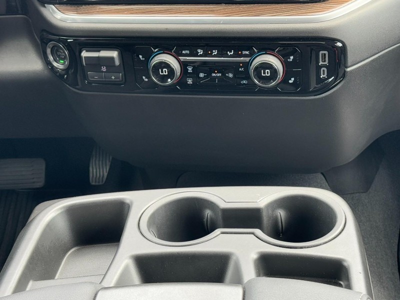 Chevrolet Silverado 1500 Vehicle Full-screen Gallery Image 14