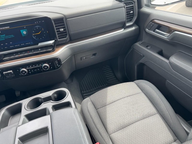 Chevrolet Silverado 1500 Vehicle Full-screen Gallery Image 15