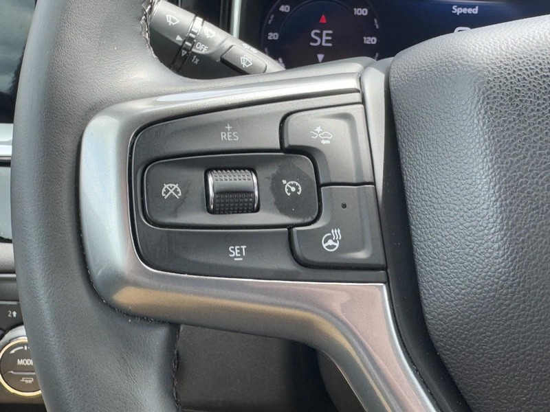 Chevrolet Silverado 1500 Vehicle Full-screen Gallery Image 16