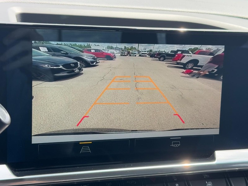 Chevrolet Silverado 1500 Vehicle Full-screen Gallery Image 21