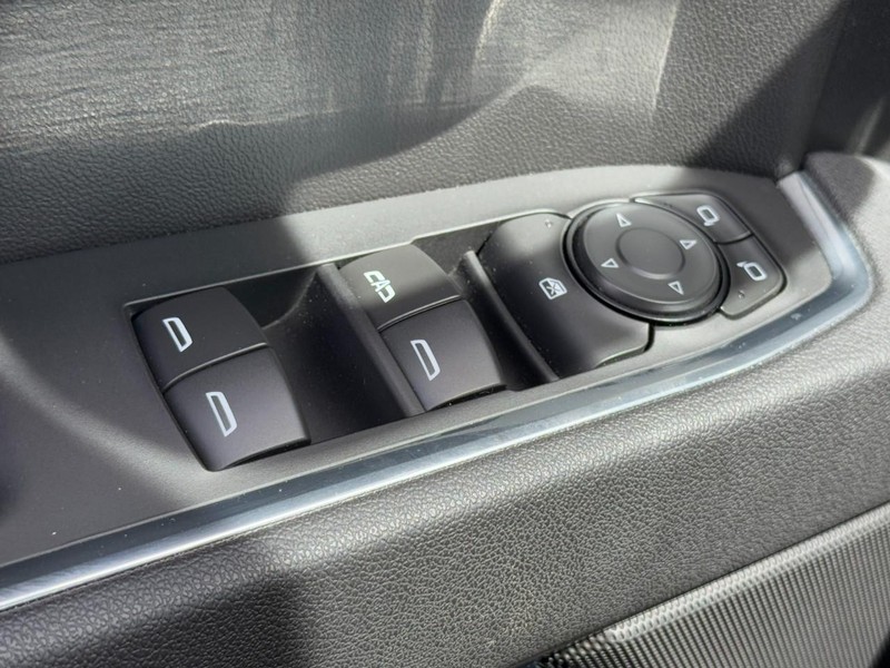 Chevrolet Silverado 1500 Vehicle Full-screen Gallery Image 22