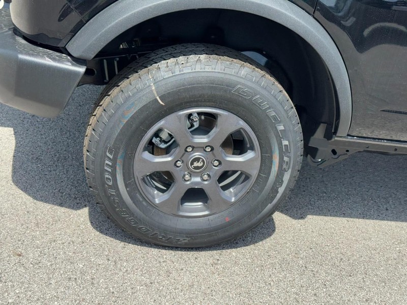 Ford Bronco Vehicle Image 04