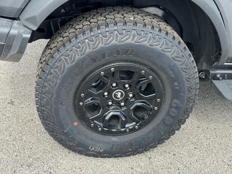 Ford Bronco Vehicle Full-screen Gallery Image 4