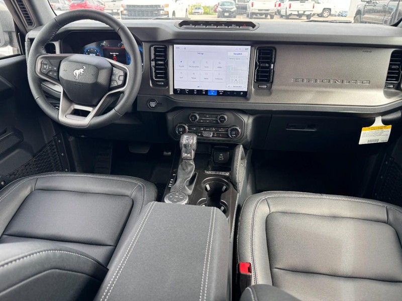Ford Bronco Vehicle Full-screen Gallery Image 6