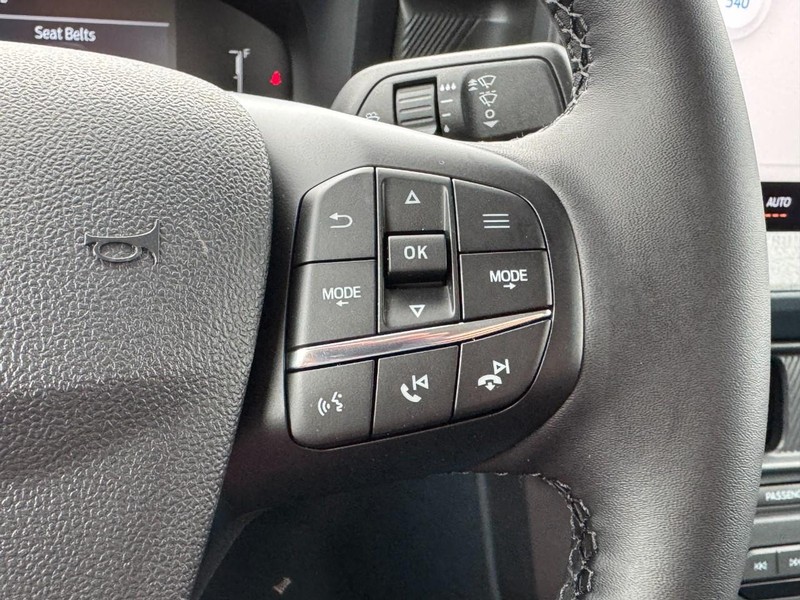 Ford Maverick Vehicle Image 11