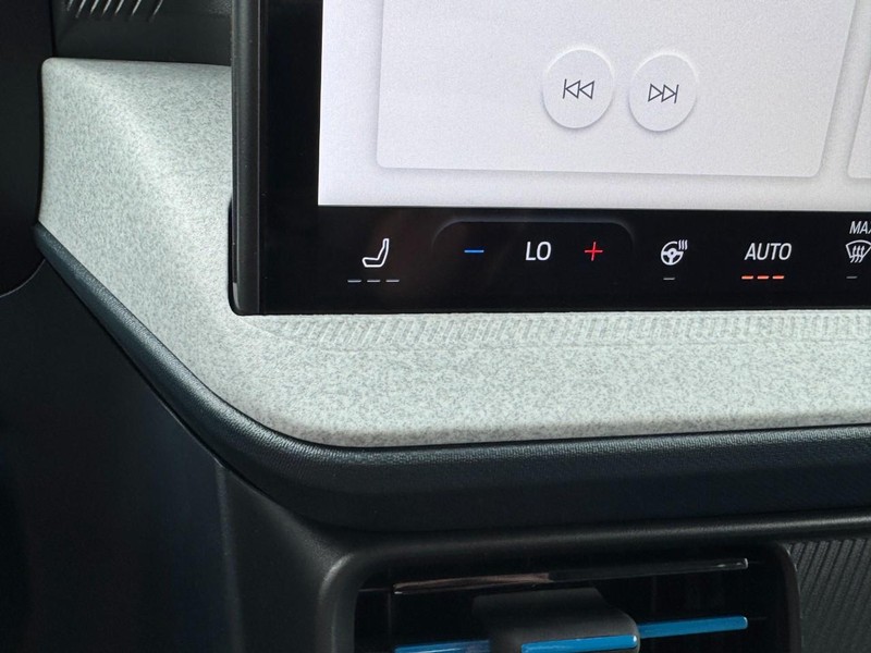 Ford Maverick Vehicle Image 13