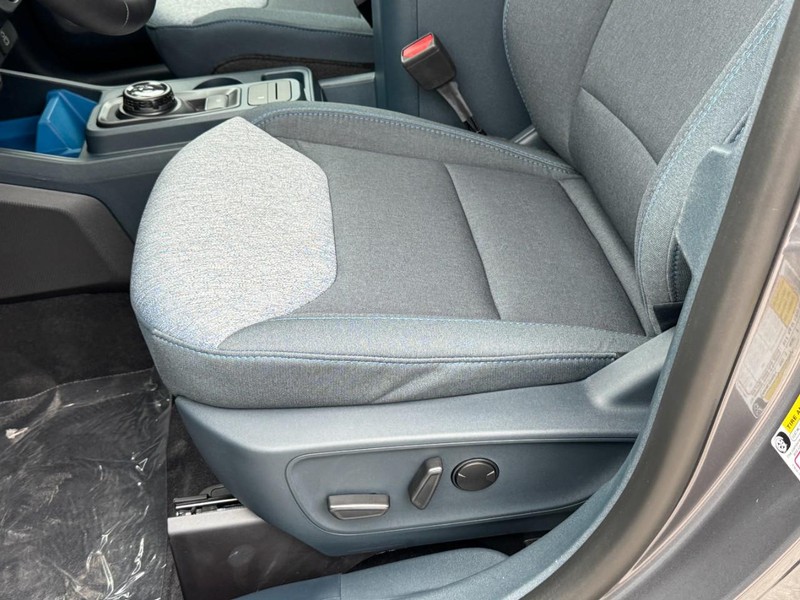 Ford Maverick Vehicle Image 15