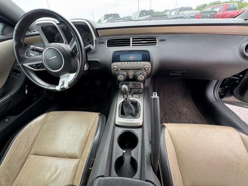 Chevrolet Camaro Vehicle Full-screen Gallery Image 12