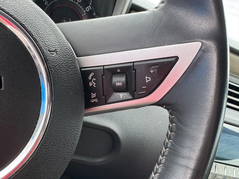 Chevrolet Camaro Vehicle Full-screen Gallery Image 18