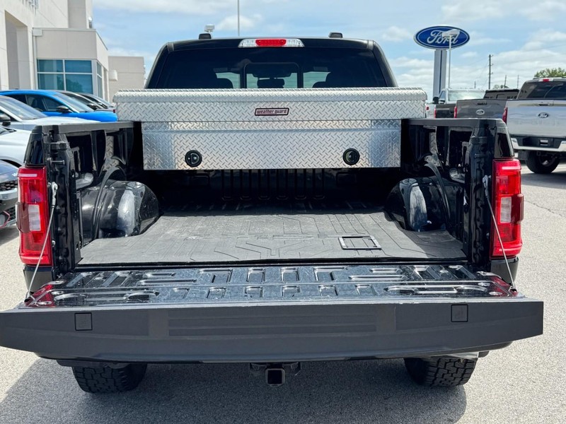 Ford F-150 Vehicle Full-screen Gallery Image 5