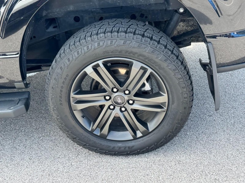 Ford F-150 Vehicle Full-screen Gallery Image 7