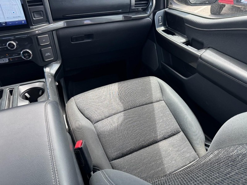 Ford F-150 Vehicle Full-screen Gallery Image 15