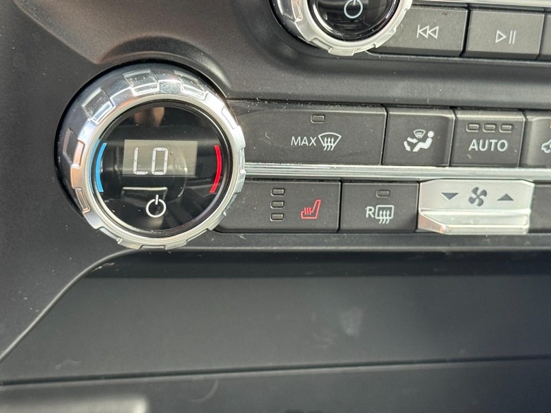 Ford F-150 Vehicle Full-screen Gallery Image 19