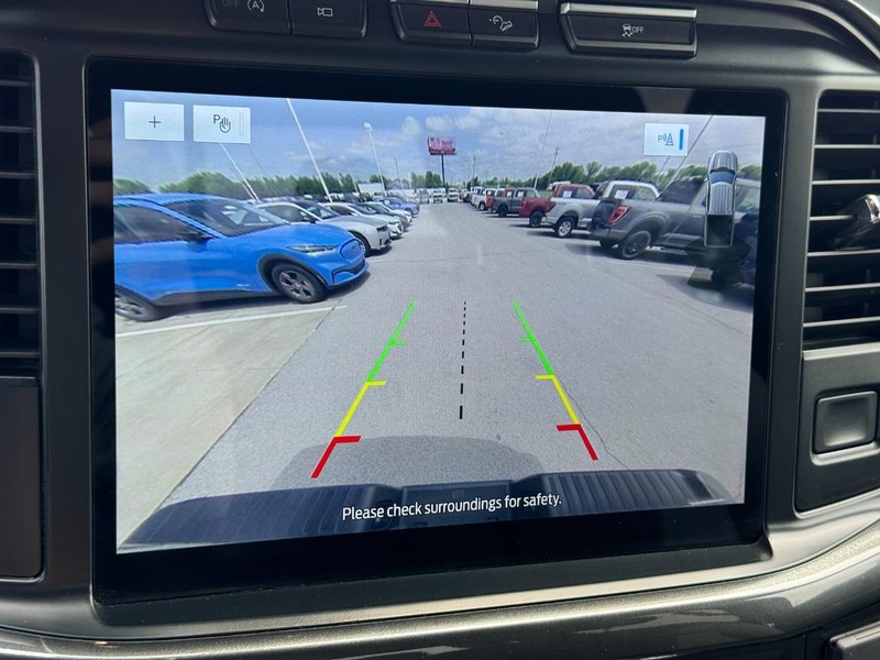 Ford F-150 Vehicle Full-screen Gallery Image 21