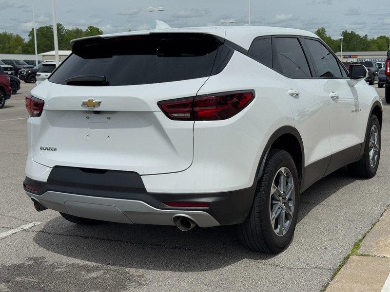 Chevrolet Blazer Vehicle Full-screen Gallery Image 03