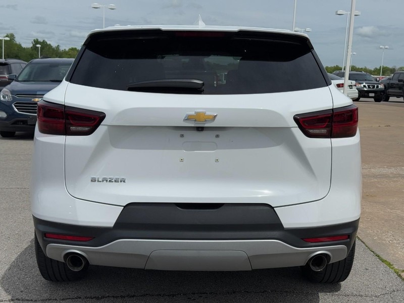 Chevrolet Blazer Vehicle Full-screen Gallery Image 04