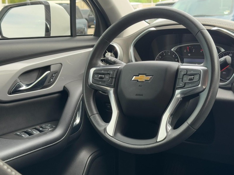 Chevrolet Blazer Vehicle Full-screen Gallery Image 12