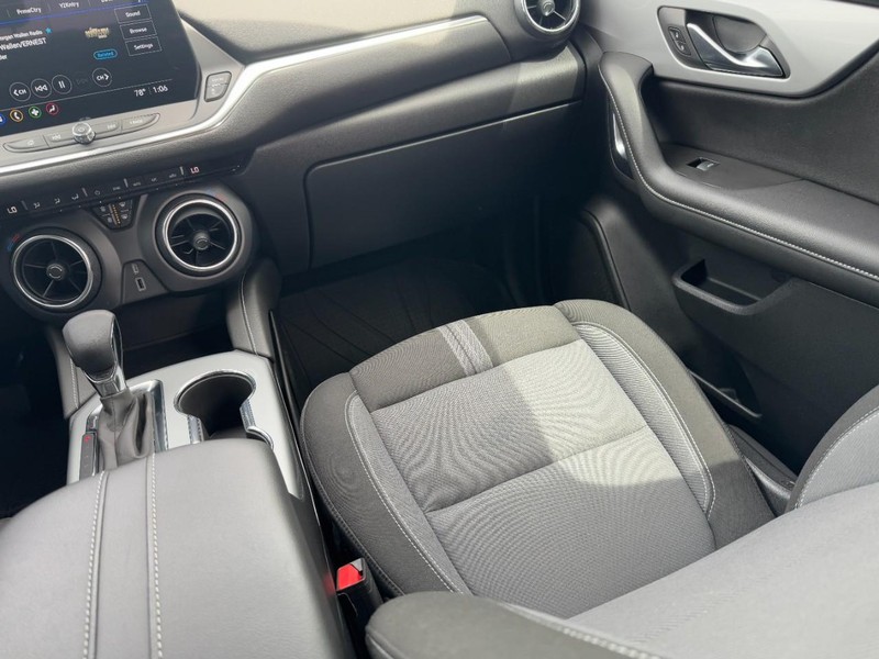 Chevrolet Blazer Vehicle Full-screen Gallery Image 15