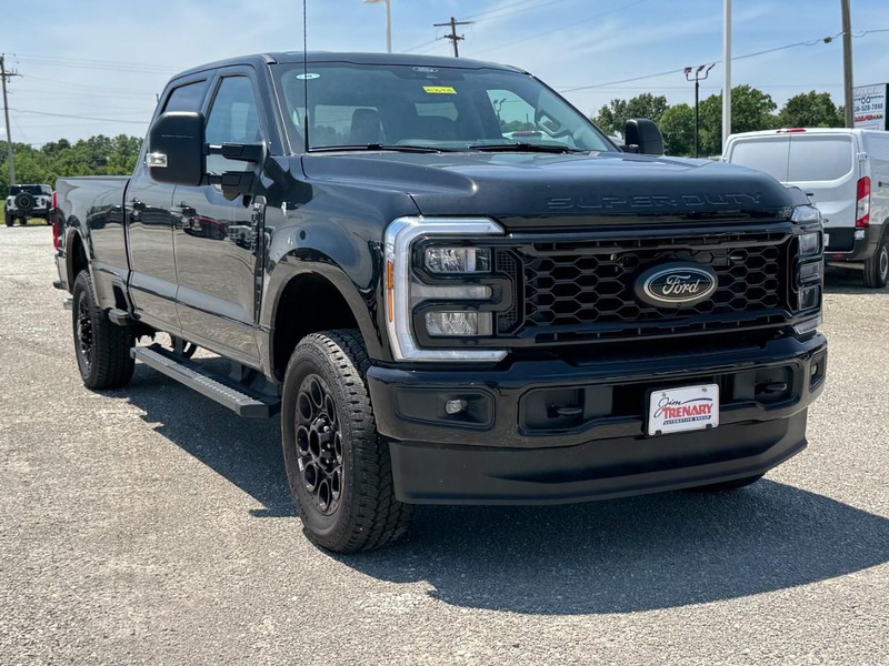Ford Super Duty F-350 SRW Vehicle Image 02