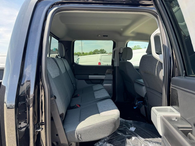 Ford Super Duty F-350 SRW Vehicle Image 05