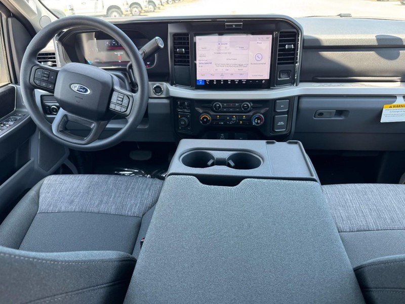 Ford Super Duty F-350 SRW Vehicle Image 06