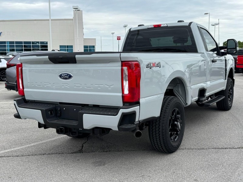 Ford Super Duty F-250 SRW Vehicle Image 03