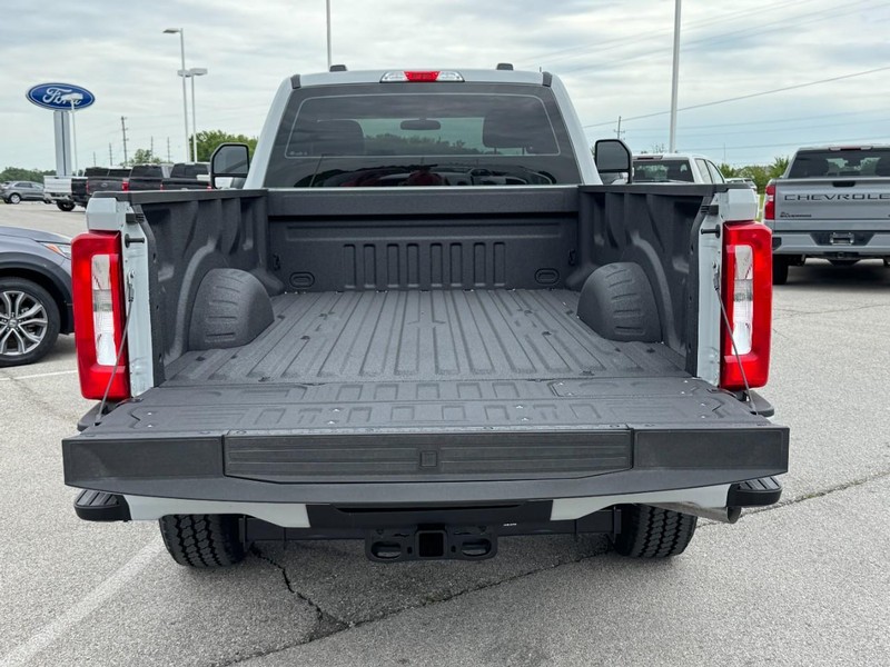 Ford Super Duty F-250 SRW Vehicle Image 05