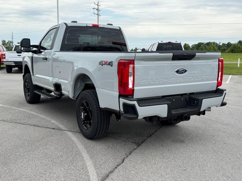 Ford Super Duty F-250 SRW Vehicle Image 06