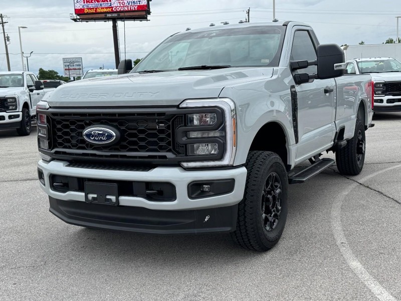 Ford Super Duty F-250 SRW Vehicle Image 08