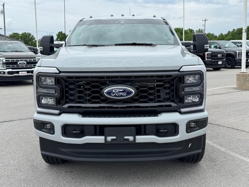 Ford Super Duty F-250 SRW Vehicle Image 09