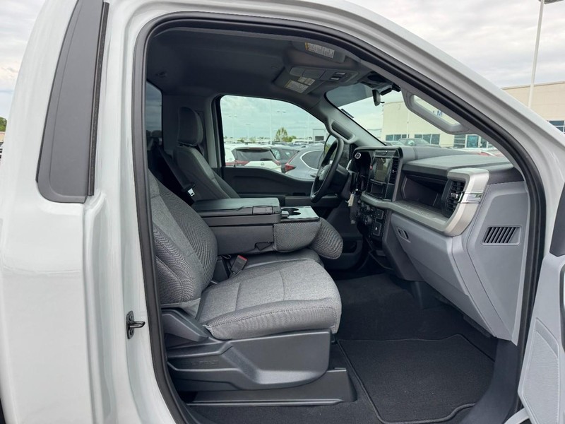 Ford Super Duty F-250 SRW Vehicle Image 10