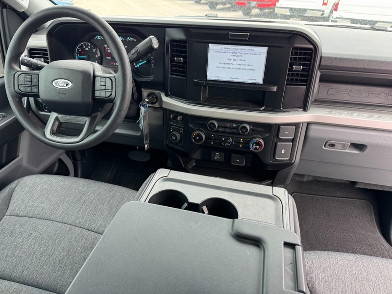 Ford Super Duty F-250 SRW Vehicle Image 11